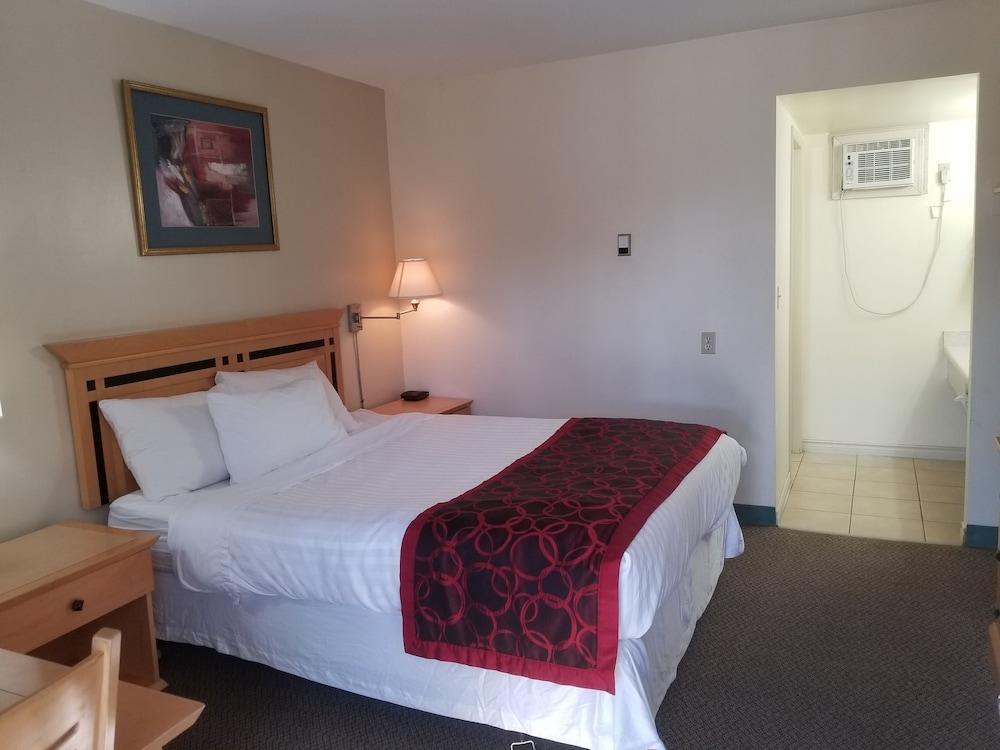 Canada'S Best Value Desert Inn & Suites Cache Creek Exterior photo