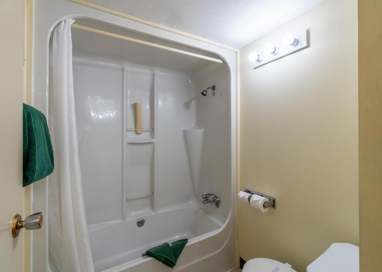 Canada'S Best Value Desert Inn & Suites Cache Creek Exterior photo