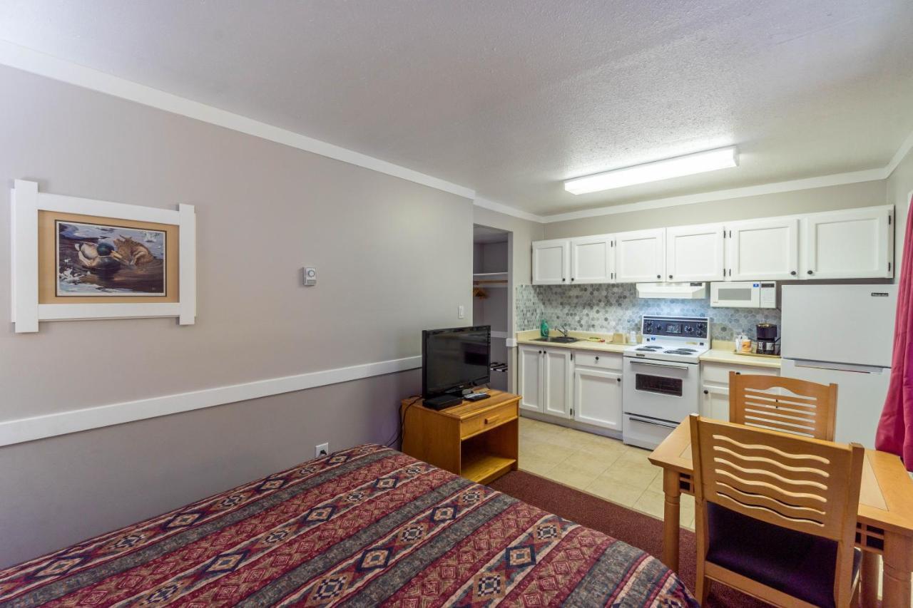 Canada'S Best Value Desert Inn & Suites Cache Creek Exterior photo