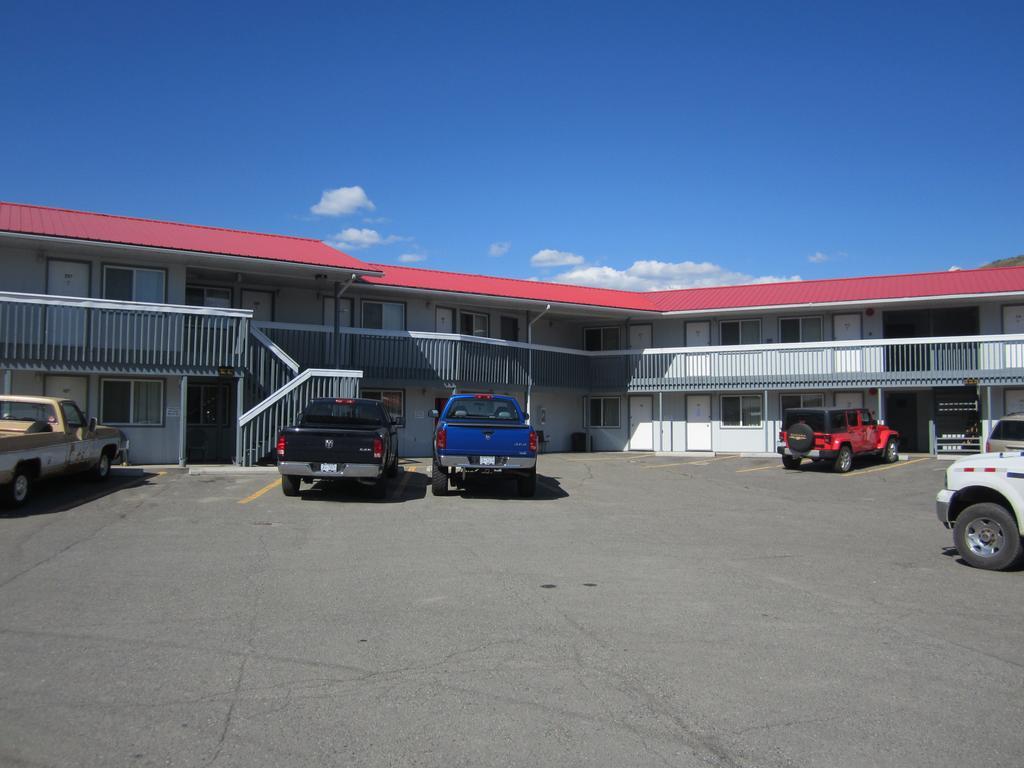 Canada'S Best Value Desert Inn & Suites Cache Creek Exterior photo
