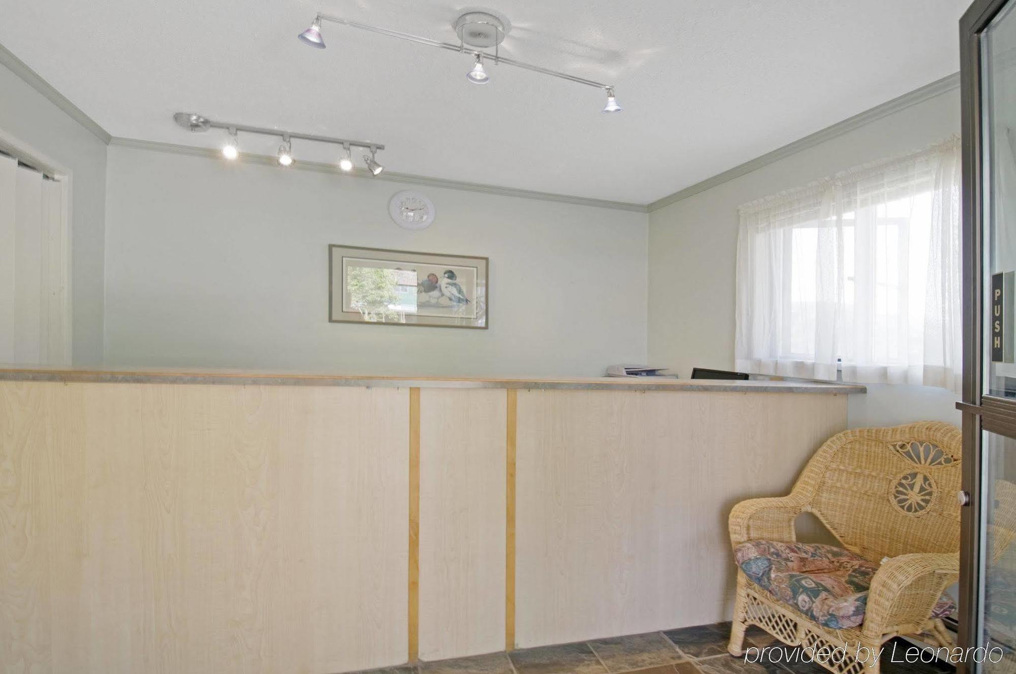 Canada'S Best Value Desert Inn & Suites Cache Creek Interior photo