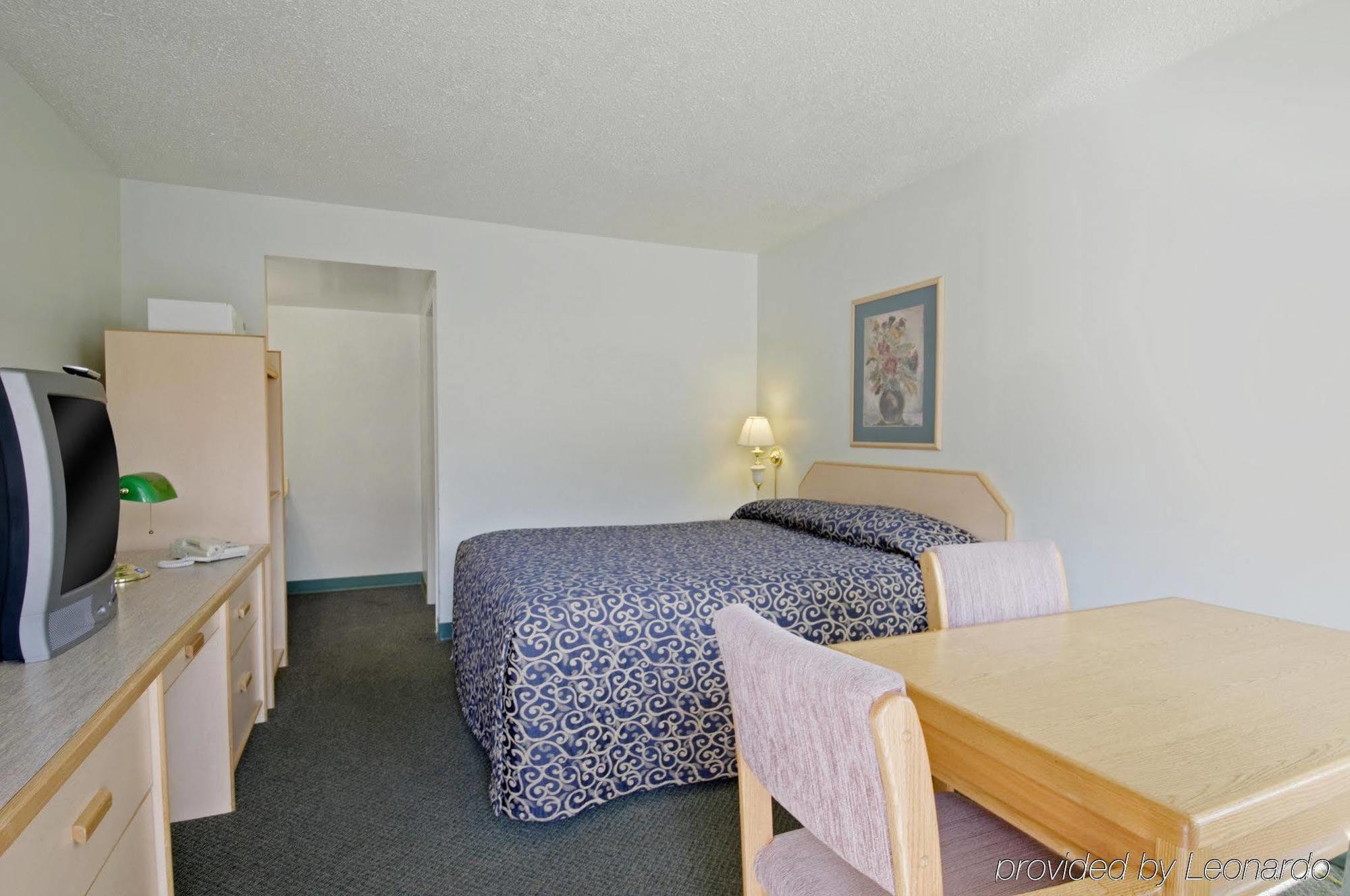 Canada'S Best Value Desert Inn & Suites Cache Creek Exterior photo