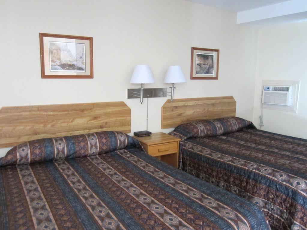 Canada'S Best Value Desert Inn & Suites Cache Creek Exterior photo