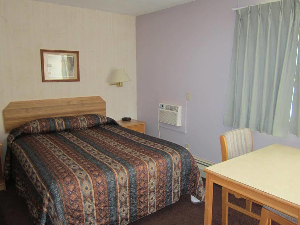 Canada'S Best Value Desert Inn & Suites Cache Creek Exterior photo